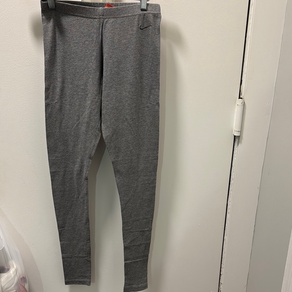 Nike Gray Leggings with Elastic Waistband and Full-Length Fit